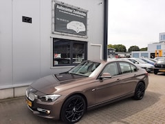 BMW 3-serie - 320i Executive leer navi clima cruise automaat 19 inch