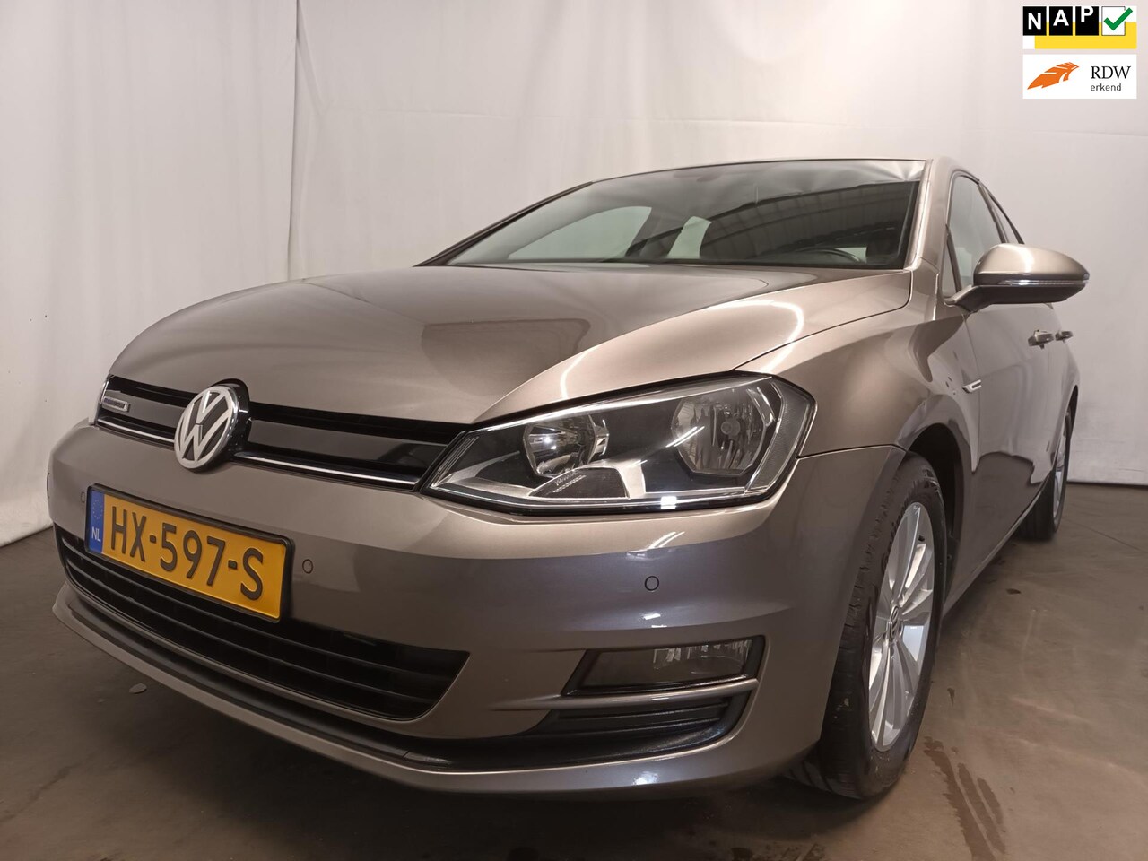 Volkswagen Golf - 1.0 TSI Business Edition Connected - Airco - Navi - Trekhaak - AutoWereld.nl