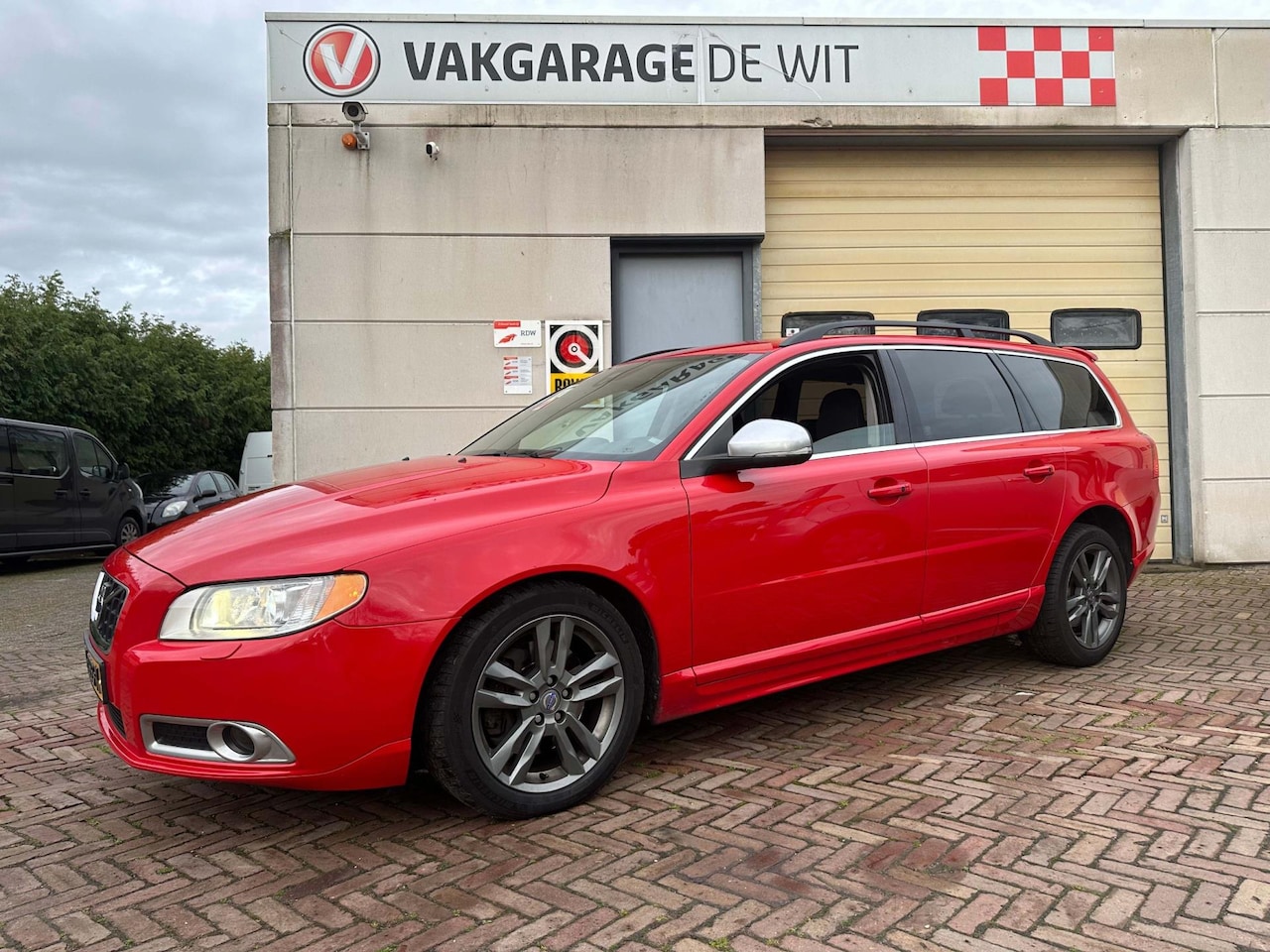 Volvo V70 - 2.0 5 cilinder T5 Momentum 214pk - AutoWereld.nl