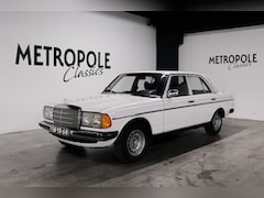 Mercedes-Benz 230 - Automaat . Schuifdak. In het klassiek wit(737). 1977 M0309