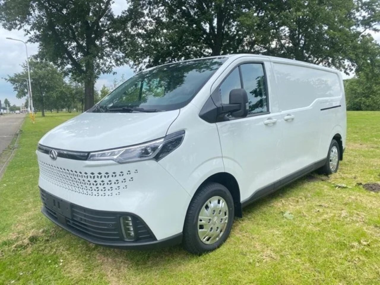 Maxus eDeliver7 - L2H1 / 100% ELEKTRISCHE Bestelwagen / Extra optie 2e schuifdeur links / 77 kWh - AutoWereld.nl