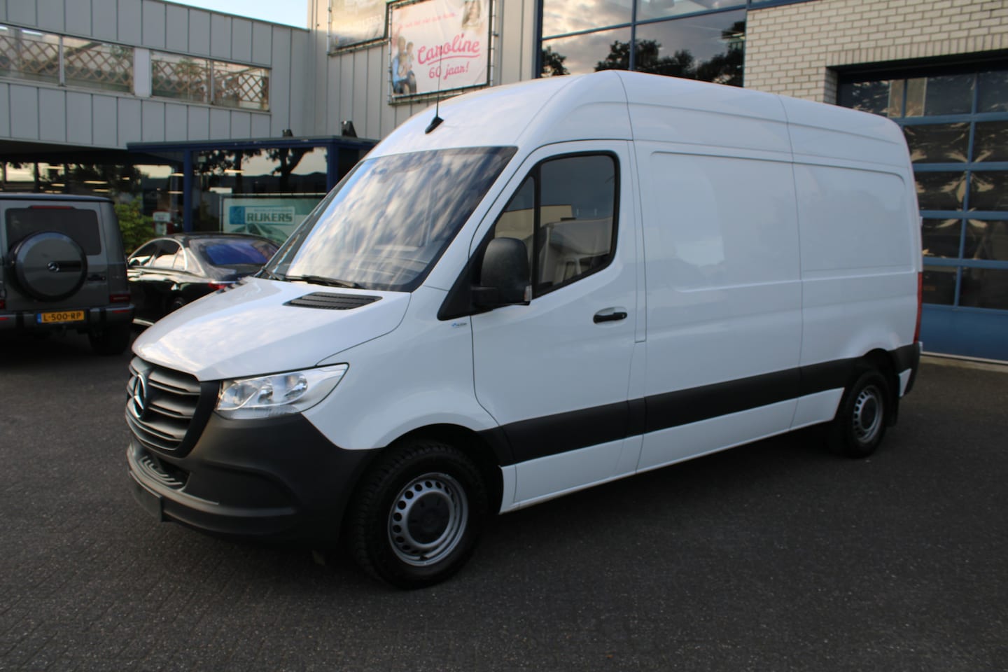 Mercedes-Benz Sprinter - 214 CDI L2H2 MBUX, Trekhaak, Brake assyst - AutoWereld.nl