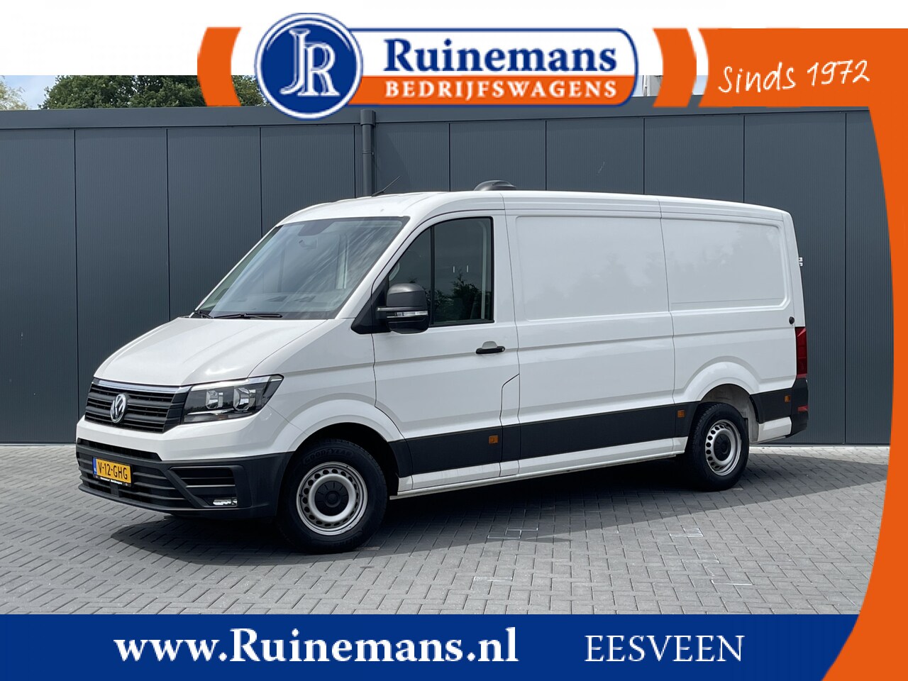 Volkswagen Crafter - 2.0 TDI 177 PK / L3H2 / AIRCO / BIJRIJDERSBANK / STANDKACHEL / TREKHAAK - AutoWereld.nl