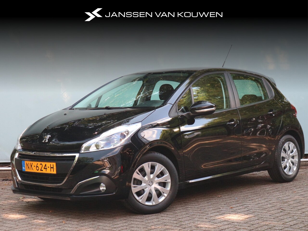 Peugeot 208 - Blue Lion 1.2 82 pk / Navigatie / Apple CarPlay / Parkeersensoren - AutoWereld.nl