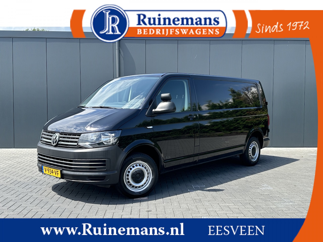 Volkswagen Transporter - 2.0 TDI 115 PK / L2H1 / 1e EIGENAAR / AIRCO / CRUISE / NAVI / APPLE CARPLAY / PDC - AutoWereld.nl