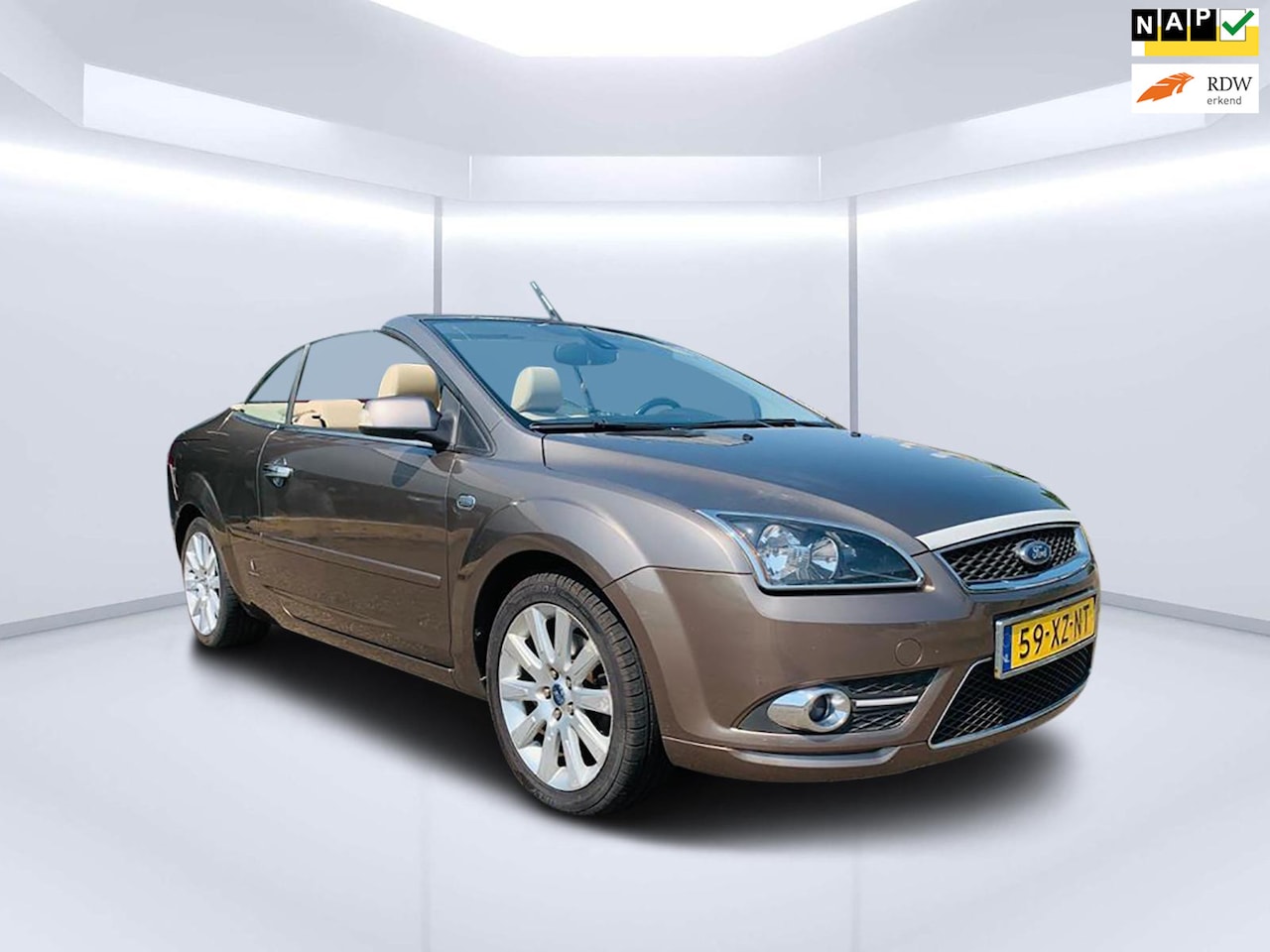 Ford Focus Coupé-Cabriolet - 2.0-16V Titanium 2.0-16V Titanium, Cabriolet, Airco, Leer, Cruise Control, Velg, P Sensor, Navi, APK, NAP - AutoWereld.nl