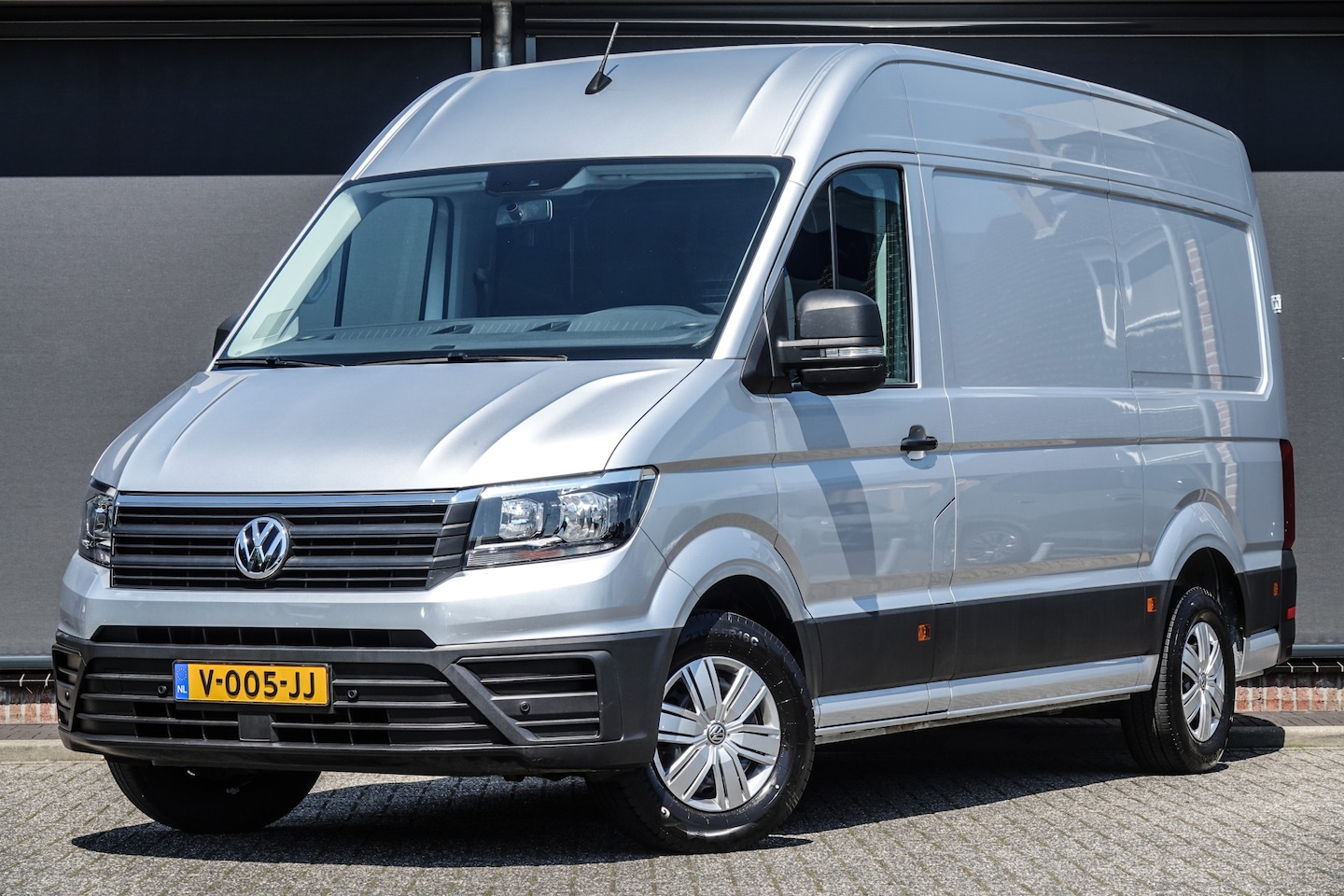 Volkswagen Crafter - L3H3 2.0Tdi 140Pk | Trekhaak | Reflex zilver - AutoWereld.nl