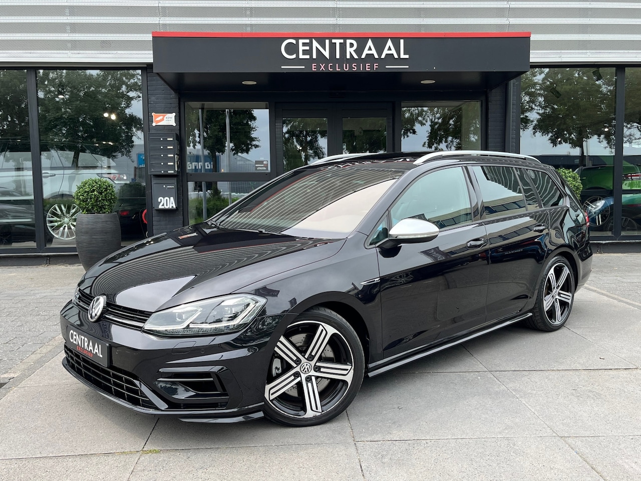 Volkswagen Golf Variant - R 2.0 TSI 4Motion 310PK|Pano|Dynaudio|Pdc|DCC|Keyless|ACC|Carplay|Virtual Cockpit - AutoWereld.nl