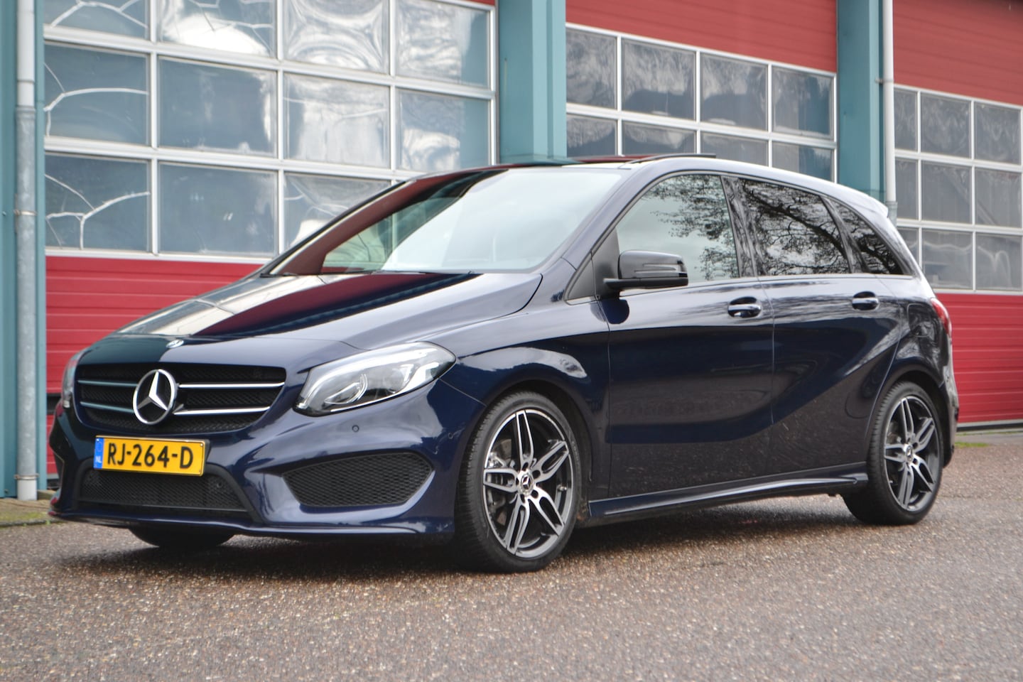 Mercedes-Benz B-klasse - 180 Ambition AMG styling AUT! - AutoWereld.nl