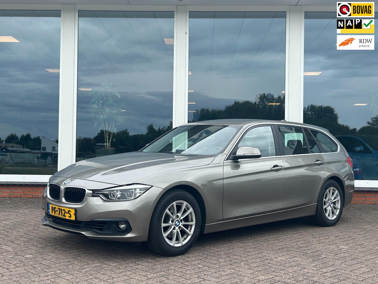 BMW 3-serie Touring - 320i Corporate Lease Executive - Navi - Clima - PDC - AutoWereld.nl