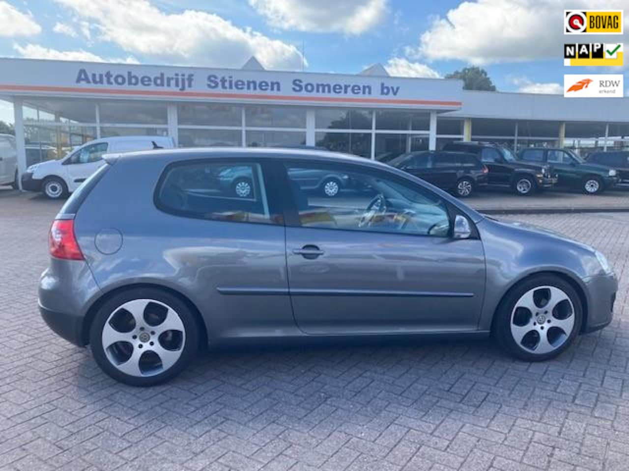 Volkswagen Golf - 1.6 Trendline GTI look Sportuitlaat - AutoWereld.nl