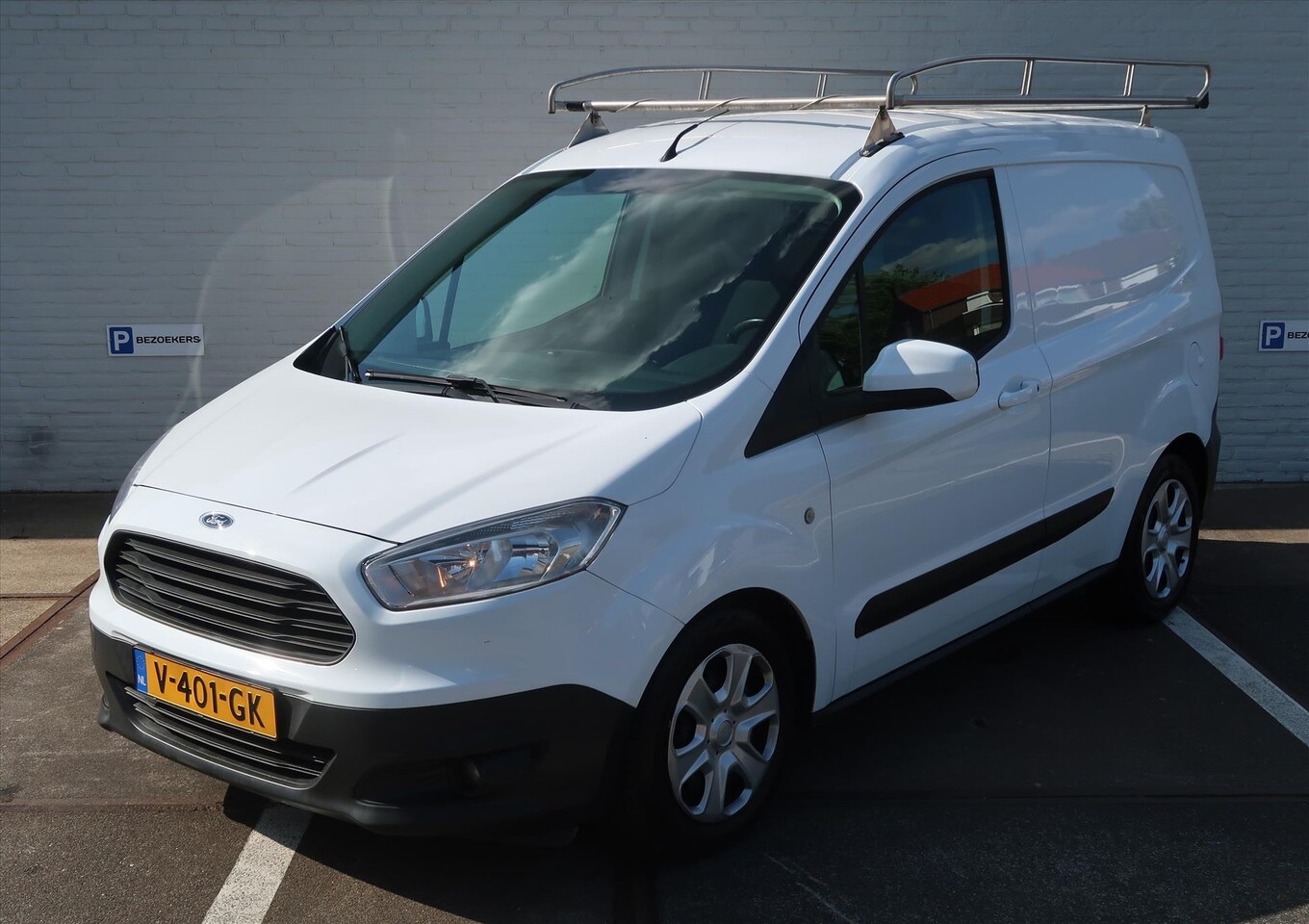 Ford Transit Courier - 1.5 TDCI 55KW Airco I Imperiaal I Betimmering I - AutoWereld.nl