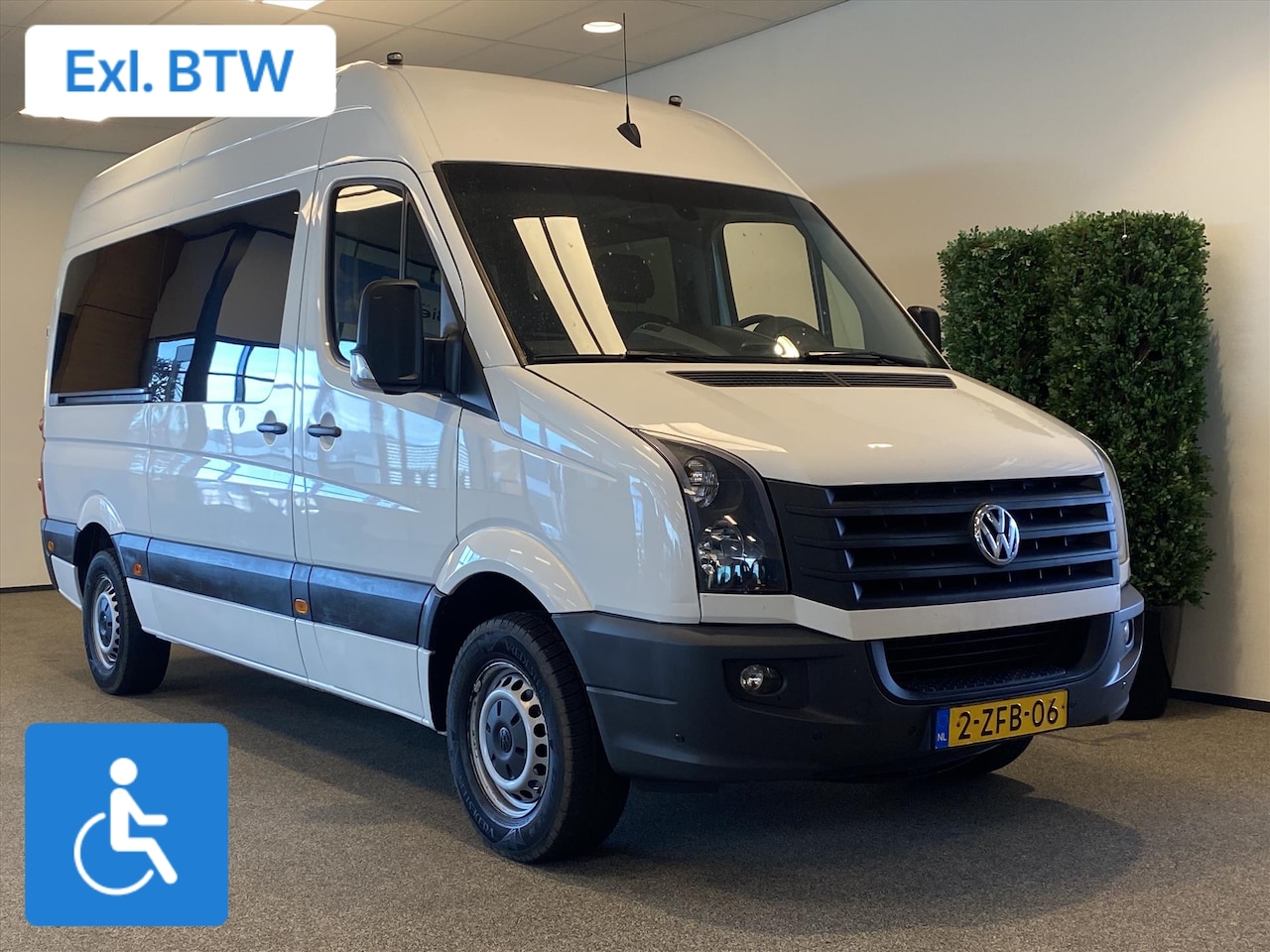 Volkswagen Crafter - L2H2 Rolstoelbus Groepsvervoer (airco) - AutoWereld.nl