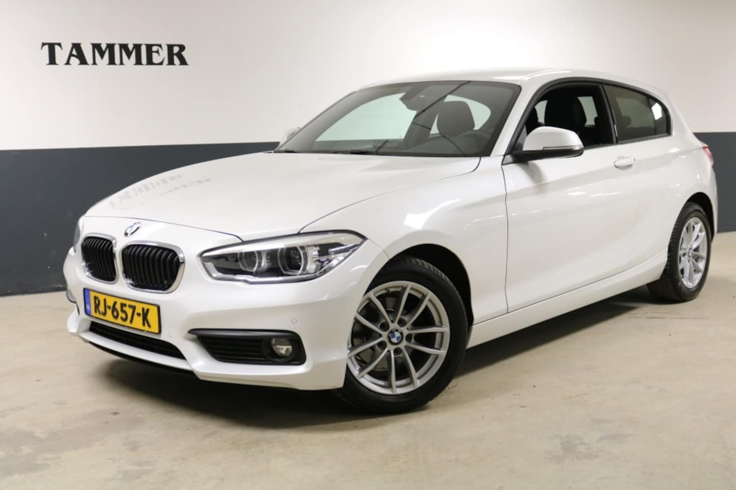 BMW 1-serie - 118i Executive AUTOMAAT/ DEALER ONDERHOUDEN/NAVI/CRUISE/ZEER NET - AutoWereld.nl