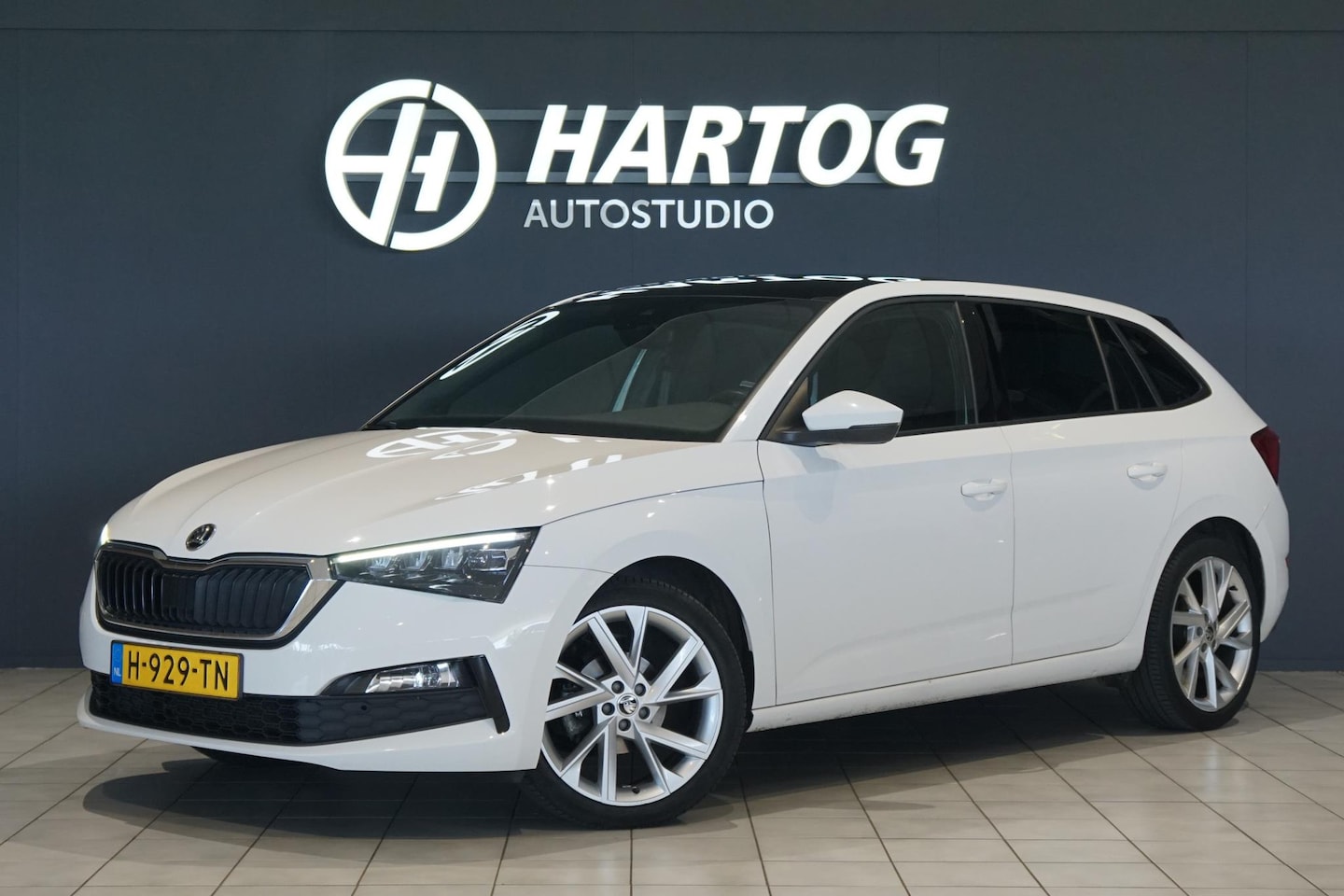 Skoda Scala - 1.5 TSI Sport Business AUT. + ADAPTIEVE CRUISE / DIGITAL COCKPIT / PANORAMA - AutoWereld.nl