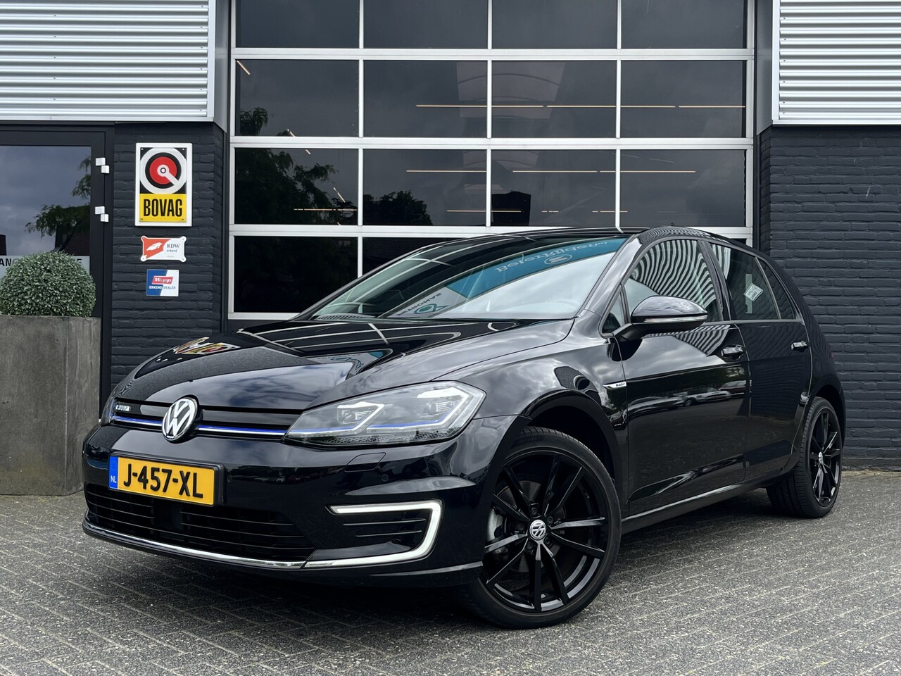 Volkswagen e-Golf - Pdc, Navi, Cruise, Bluetooth E-DITION - AutoWereld.nl