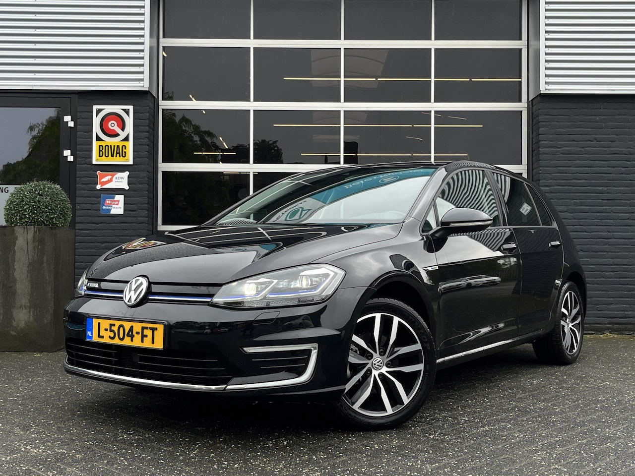 Volkswagen e-Golf - Automaat, Camera, Carplay, Pdc - AutoWereld.nl