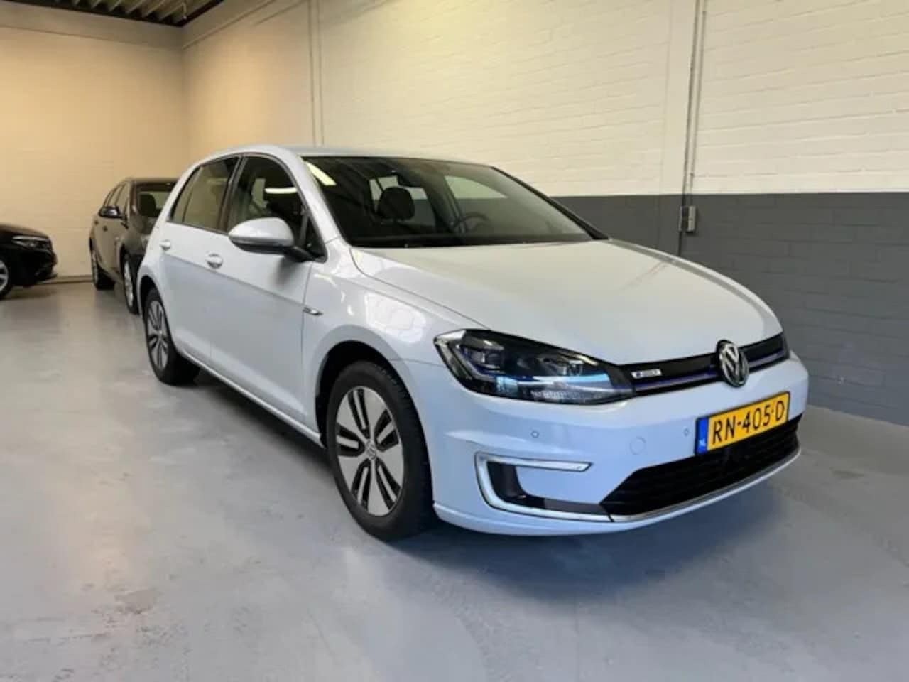 Volkswagen e-Golf - E-Golf/ NL auto/ Navi/ PDC/ Apple CP/ €2000 subsidie - AutoWereld.nl