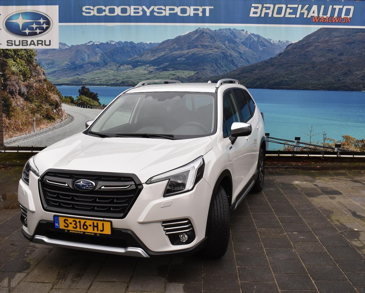 Subaru Forester - 2.0i e-BOXER 150pk CVT Luxury - AutoWereld.nl