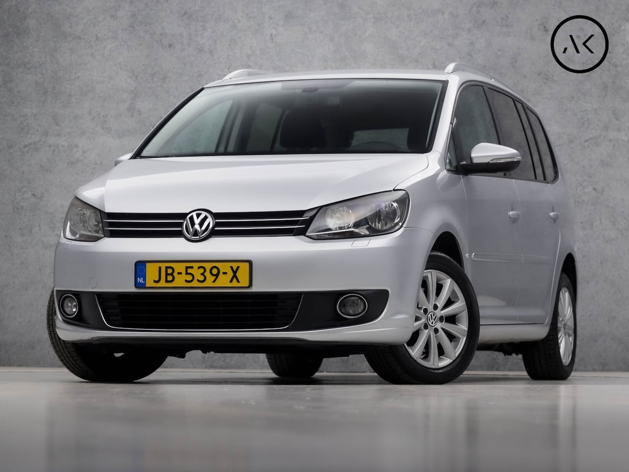 Volkswagen Touran - 1.4 TSI Highline 7 Persoons 141Pk Automaat (NAVIGATIE, CAMERA, STOELVERWARMING, ALCANTARA - AutoWereld.nl