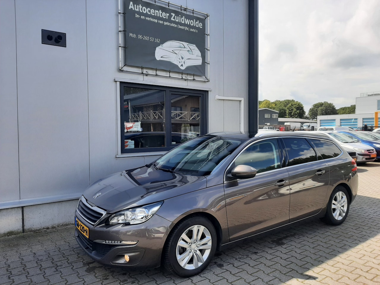 Peugeot 308 SW - 1.2 PureTech Blue Lease Executive navi clima cruise pano dak - AutoWereld.nl