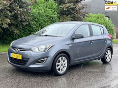 Hyundai i20 - 1.2i Black pack 5DR*Airco*LM velgen*Nieuwe APK*110.000*Nette auto