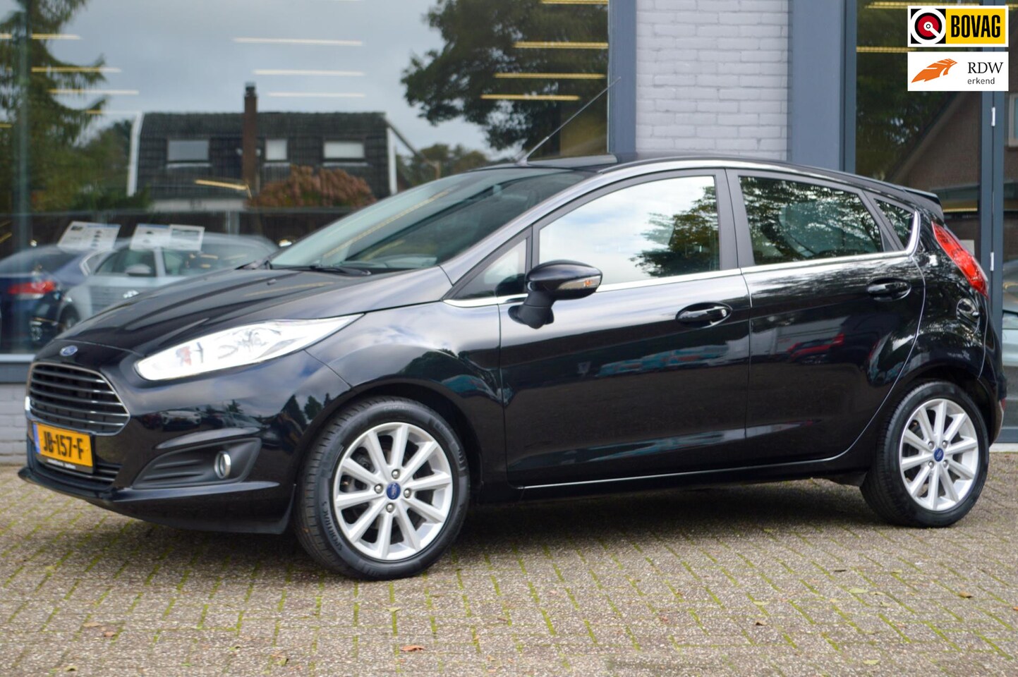 Ford Fiesta - 1.0 EcoBoost Titanium Automaat | Navi | Parkeersensoren | LM-velgen - AutoWereld.nl