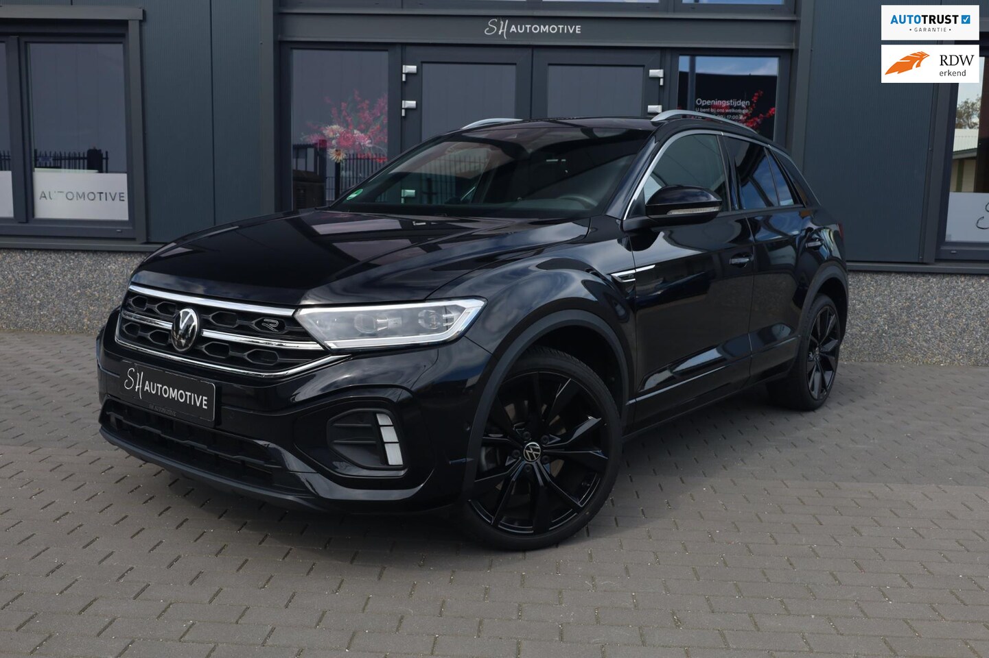 Volkswagen T-Roc - Volkswagen T-Roc 1.5 R-Line / PANO / CAMERA / CARPLAY - AutoWereld.nl