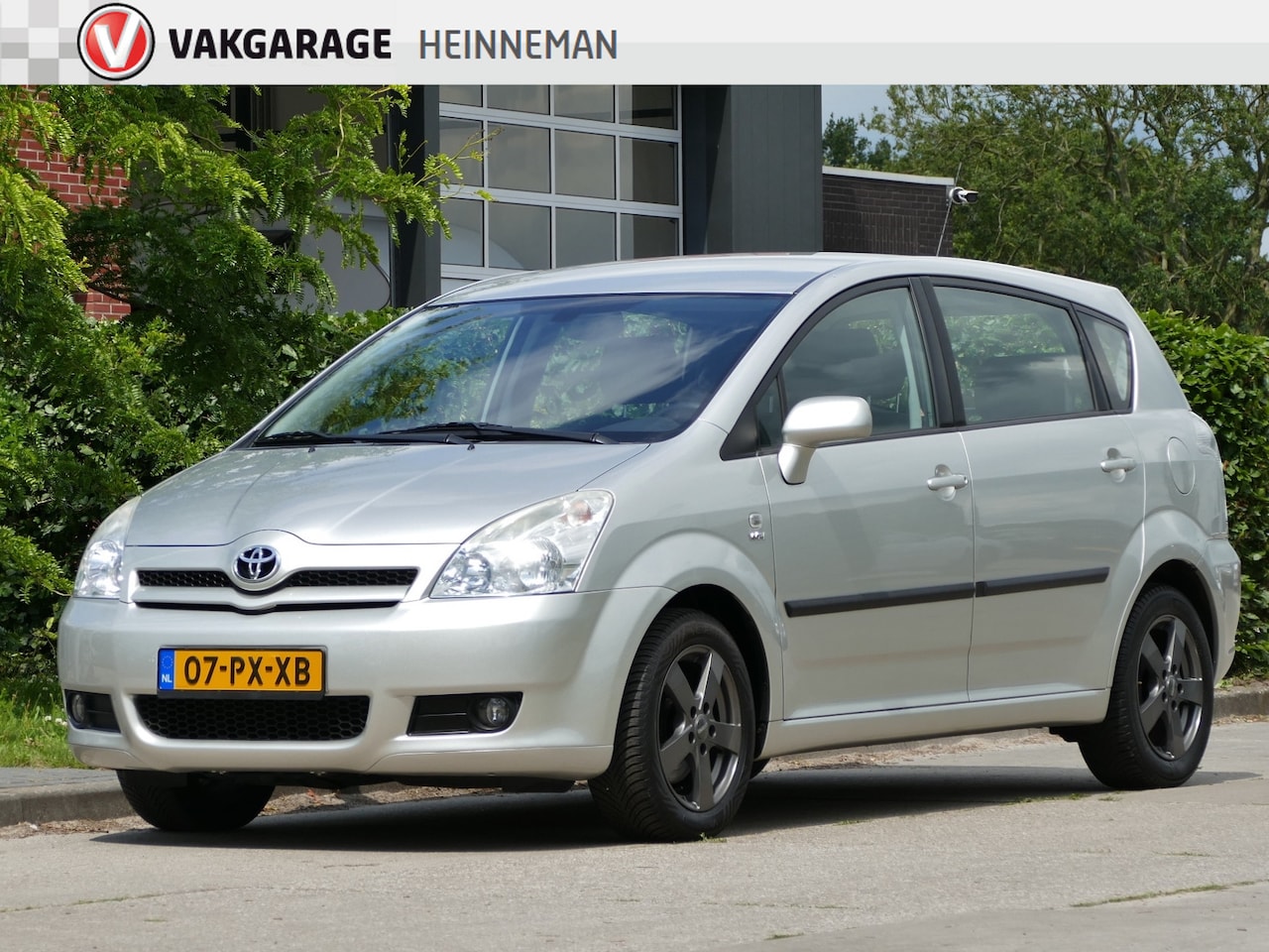 Toyota Corolla Verso - 1.8 VVT-i Sol 7persoons AUTOMAAT | trekhaak | all-season-banden - AutoWereld.nl