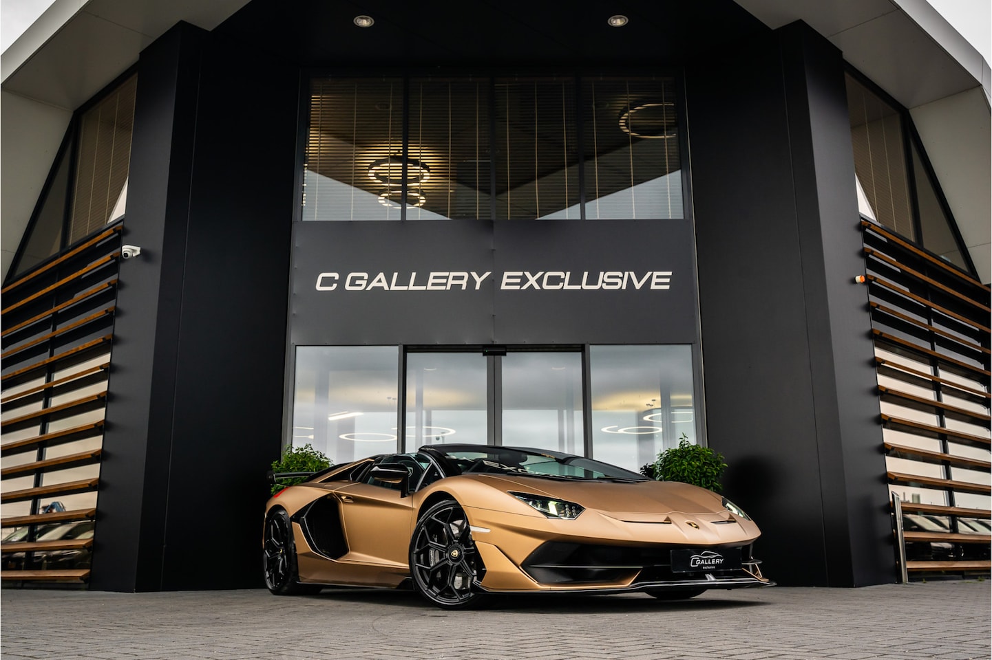 Lamborghini Aventador - 6.5 V12 SVJ Roadster - BTW | Original NL | 1e eigenaar - AutoWereld.nl