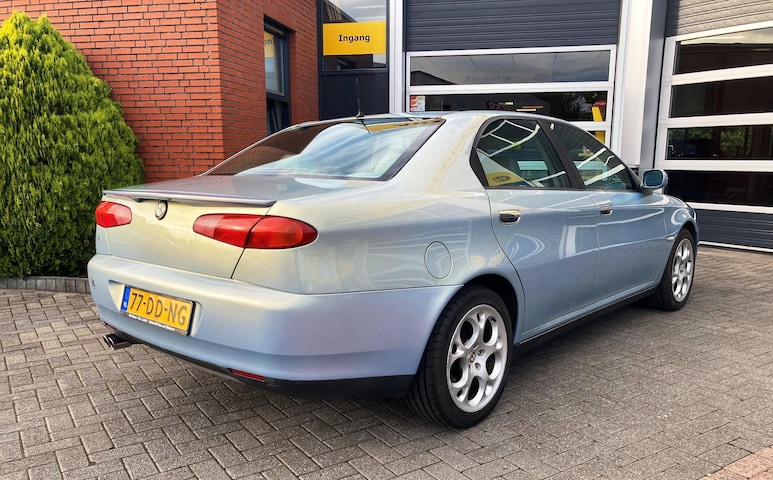 alfa-romeo-166-2-5-v6-sportronic-zeer-unieke-verschijning-mooie-youngtimer.jpg
