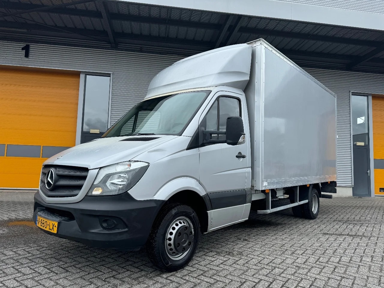 Mercedes-Benz Sprinter - Bakwagen met laadklep - AutoWereld.nl