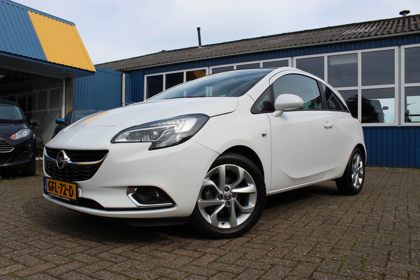 Opel Corsa - 1.4-16V "Black & White Limited Edition" Xenon - Panodak !!! - AutoWereld.nl