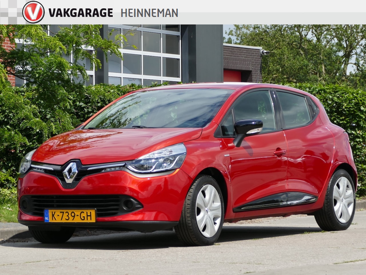 Renault Clio - 1.2 | navigatie | bleutooth | cruise control - AutoWereld.nl