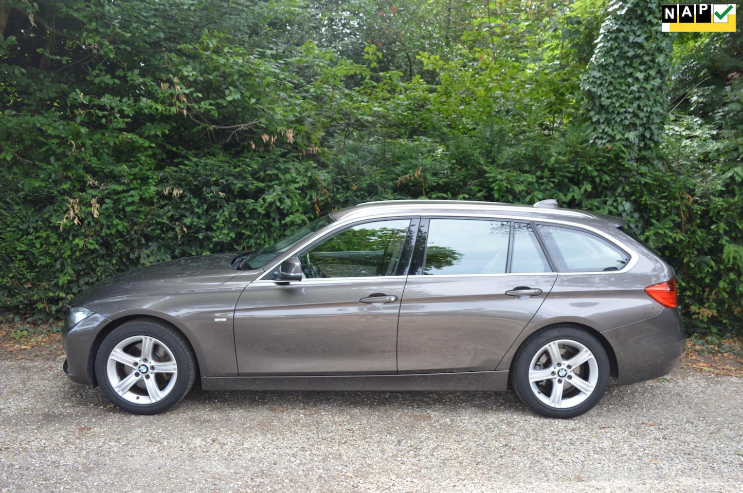 BMW 3-serie Touring - 328i High Exe trekhaak/memory/camera - AutoWereld.nl