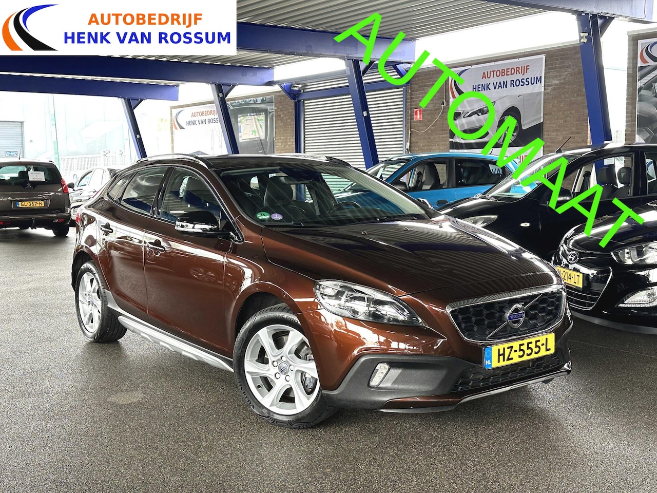 Volvo V40 Cross Country - 1.5 T3 Summum Automaat | Trekhaak | lederen bekleding | Zeer goed onderhouden | NAP. - AutoWereld.nl