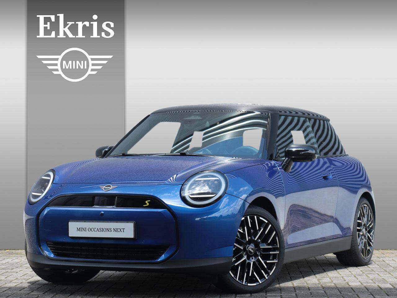 MINI Mini-Electric - 3-deurs Cooper SE | Favoured + Pakket XL + Panodak + Driving Assistant Plus + Harman Kardo - AutoWereld.nl