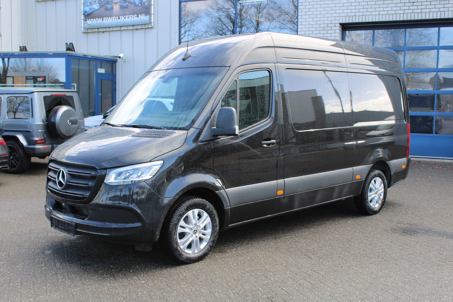 Mercedes-Benz Sprinter - 317 CDI L2H2 3500kg trekhaak, LED, MBUX met parkeerpakket en camera, Etc. - AutoWereld.nl