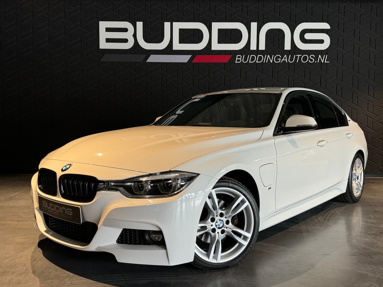 BMW 3-serie - 330e Centennial Exe | M-sport | Alcantara - AutoWereld.nl