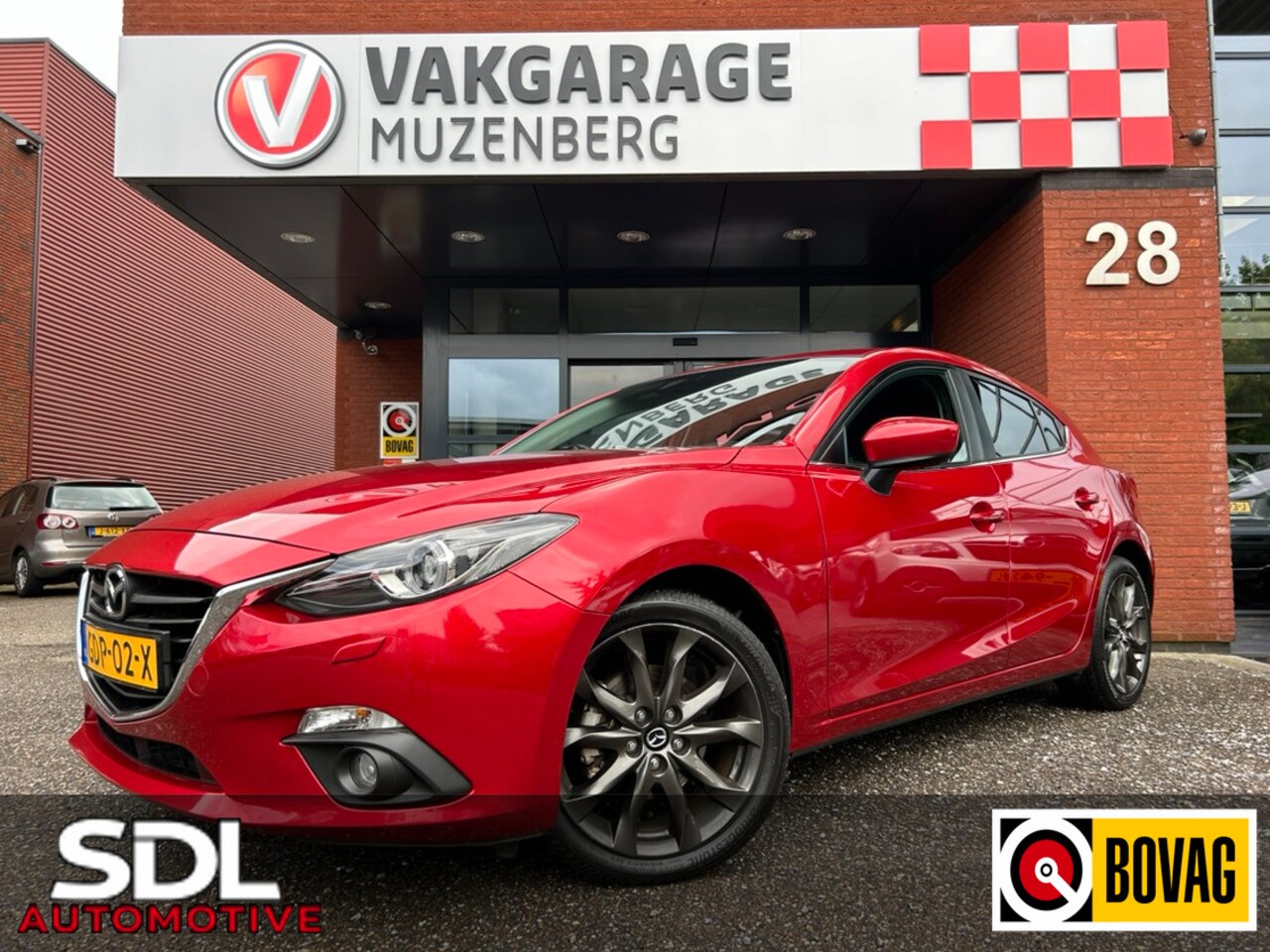 Mazda 3 - 2.0 SkyActiv-G 120 GT-M // NAVI // CAMERA // CLIMA // STOELVERWARMING // HALF LEDER / ALCA - AutoWereld.nl