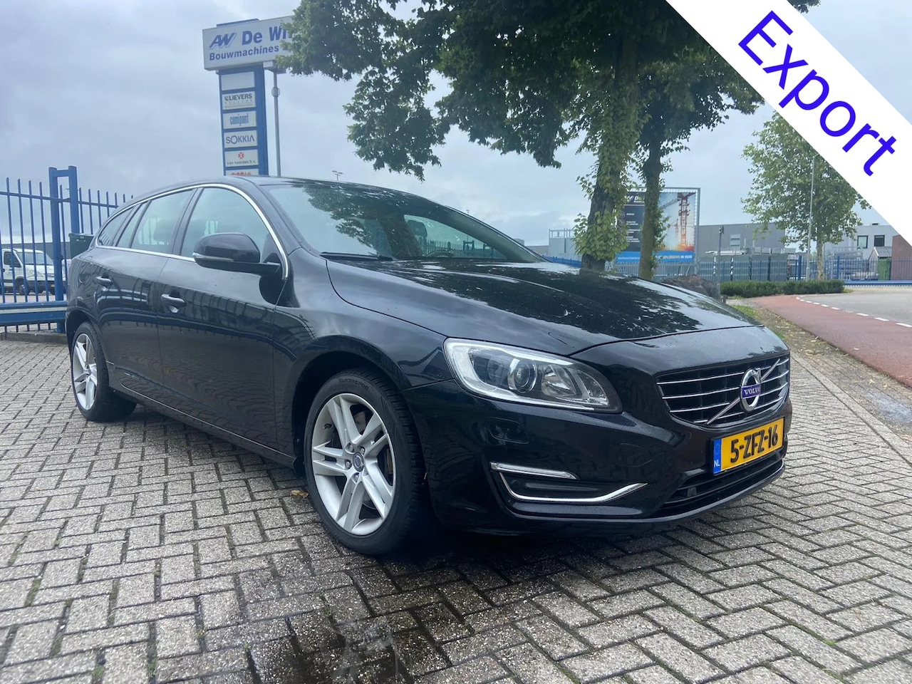 Volvo V60 - 2.4 D6 AWD Plug-In Hybrid R-Design 2.4 D6 AWD Plug-In Hybrid R-Design - AutoWereld.nl