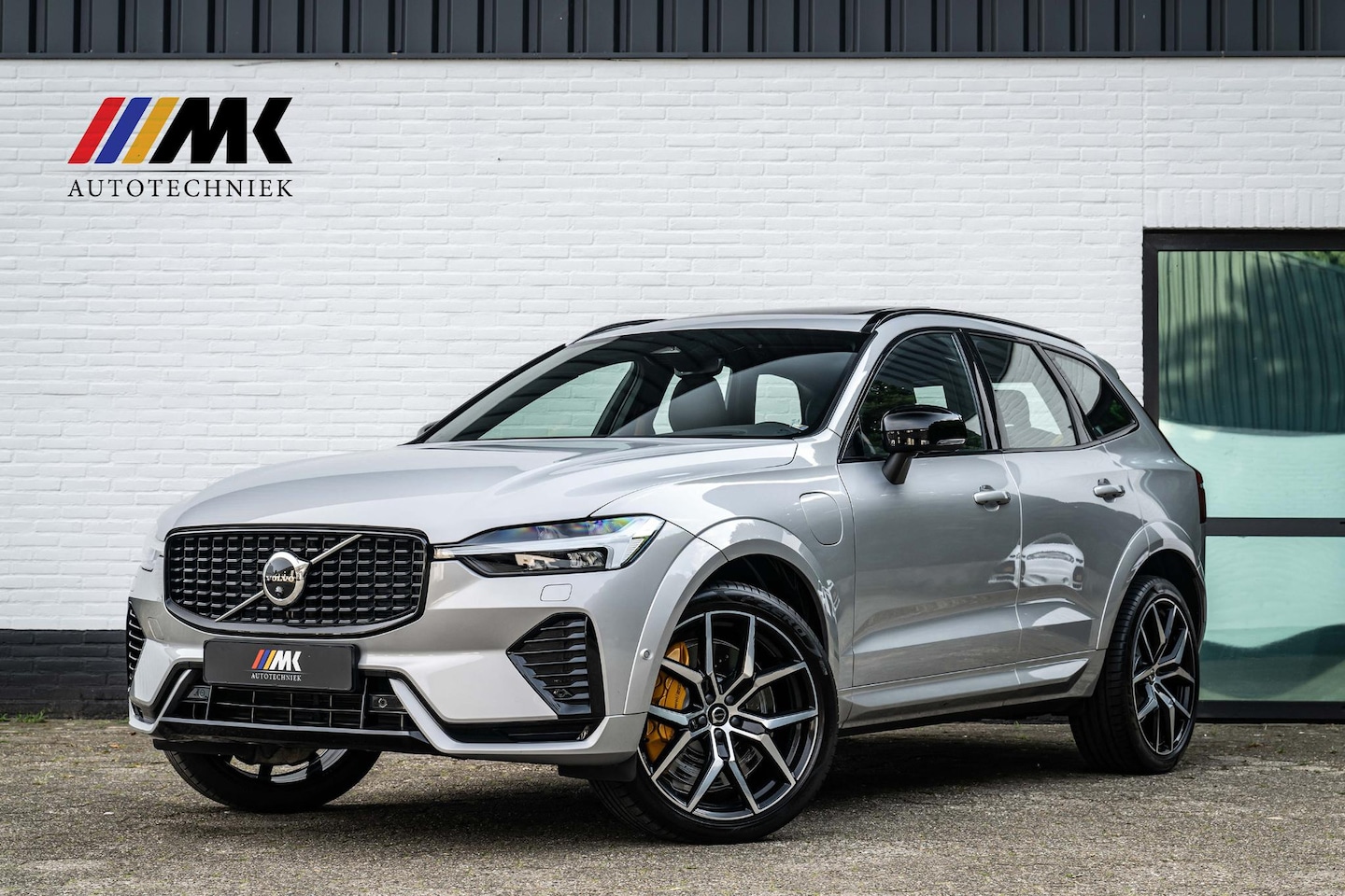 Volvo XC60 - 2.0 T8 AWD Polestar Engineered 455pk Long Range Panorama 360° HuD Öhlins Onderstel Trekhaa - AutoWereld.nl