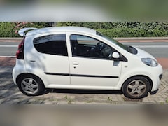 Peugeot 107 - 1.0 Sportium