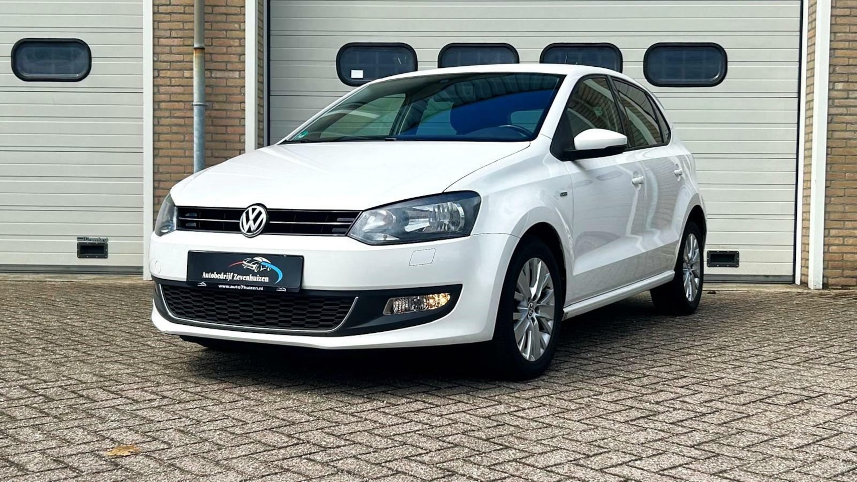 Volkswagen Polo - 1.2 Life Climatronic, Cruise Controle, 4x elek ramen - AutoWereld.nl