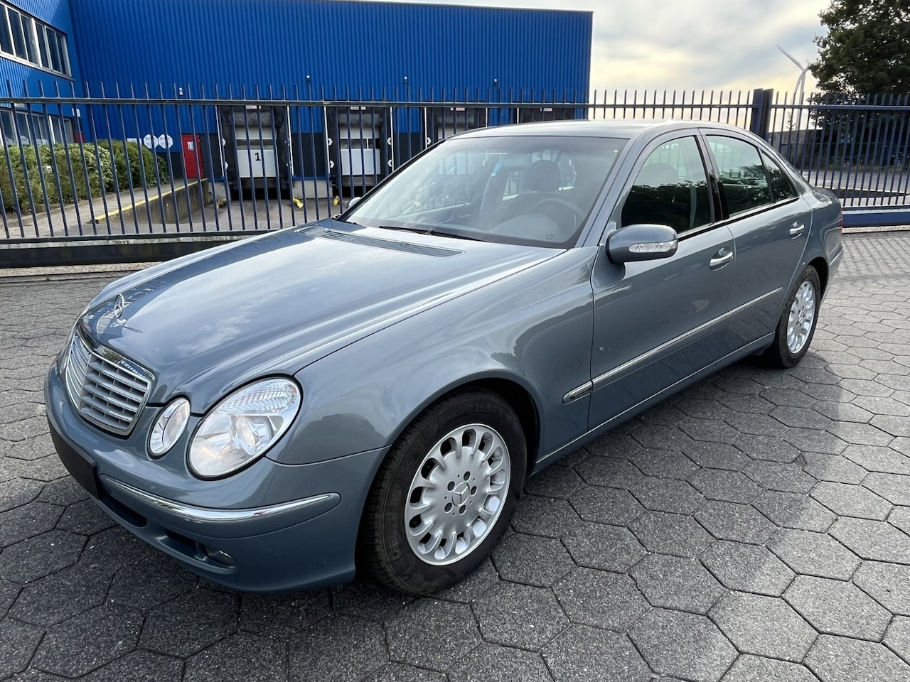 Mercedes-Benz E-klasse - 240 Elegance 1e eigenaar lage km stand yongtimer - AutoWereld.nl