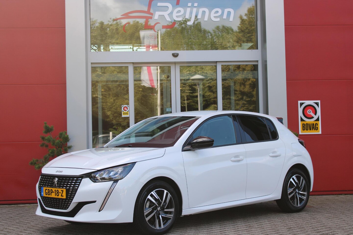 Peugeot 208 - 1.2 100PK AUTOMAAT ALLURE PACK | NAVIGATIE 10" TOUCHSCREEN | APPLE CARPLAY/ANDROID AUTO | - AutoWereld.nl