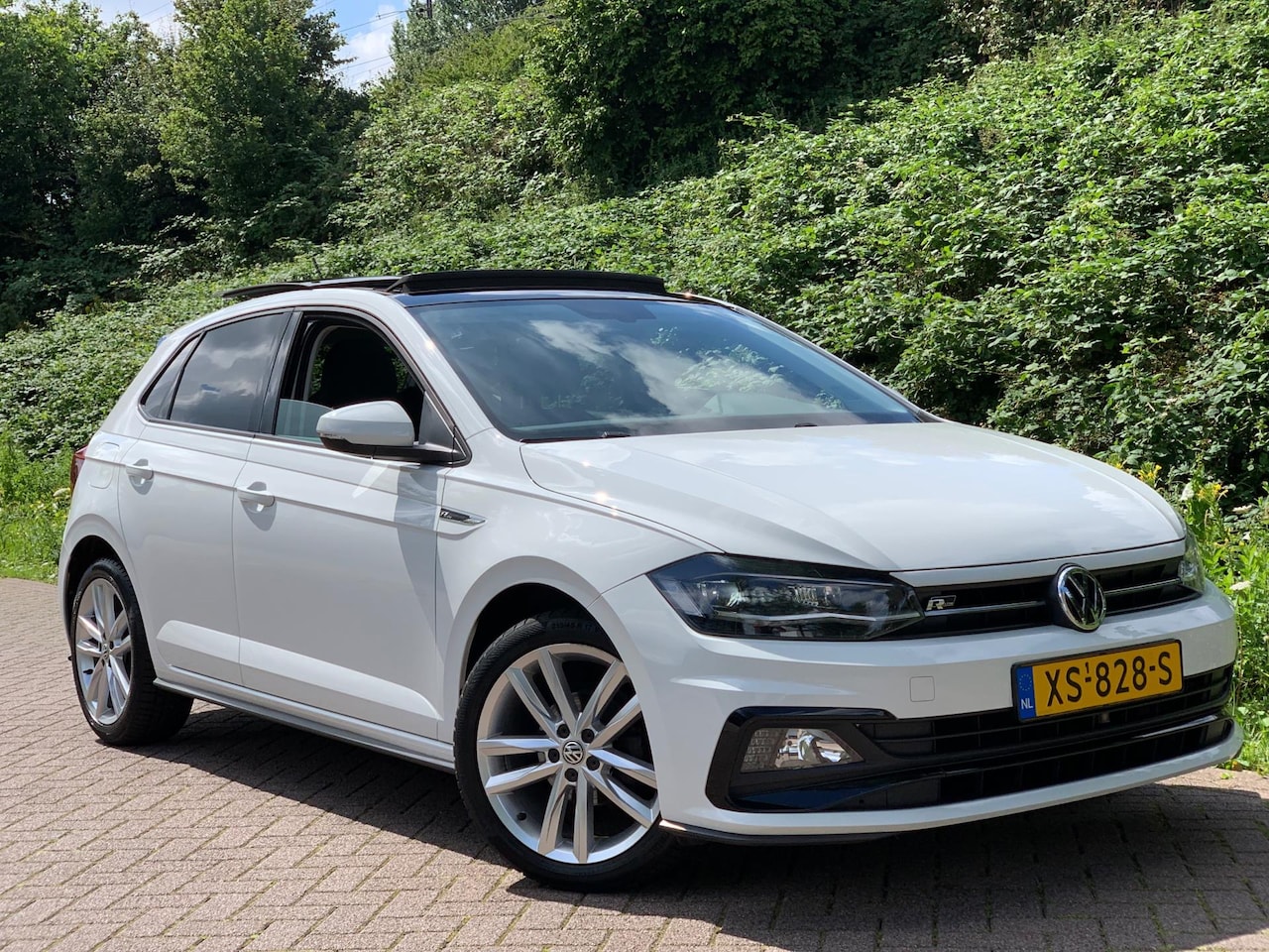 Volkswagen Polo - 1.0 TSI Highline R-Line PANO TOPSTAAT ! BOMVOL ! - AutoWereld.nl