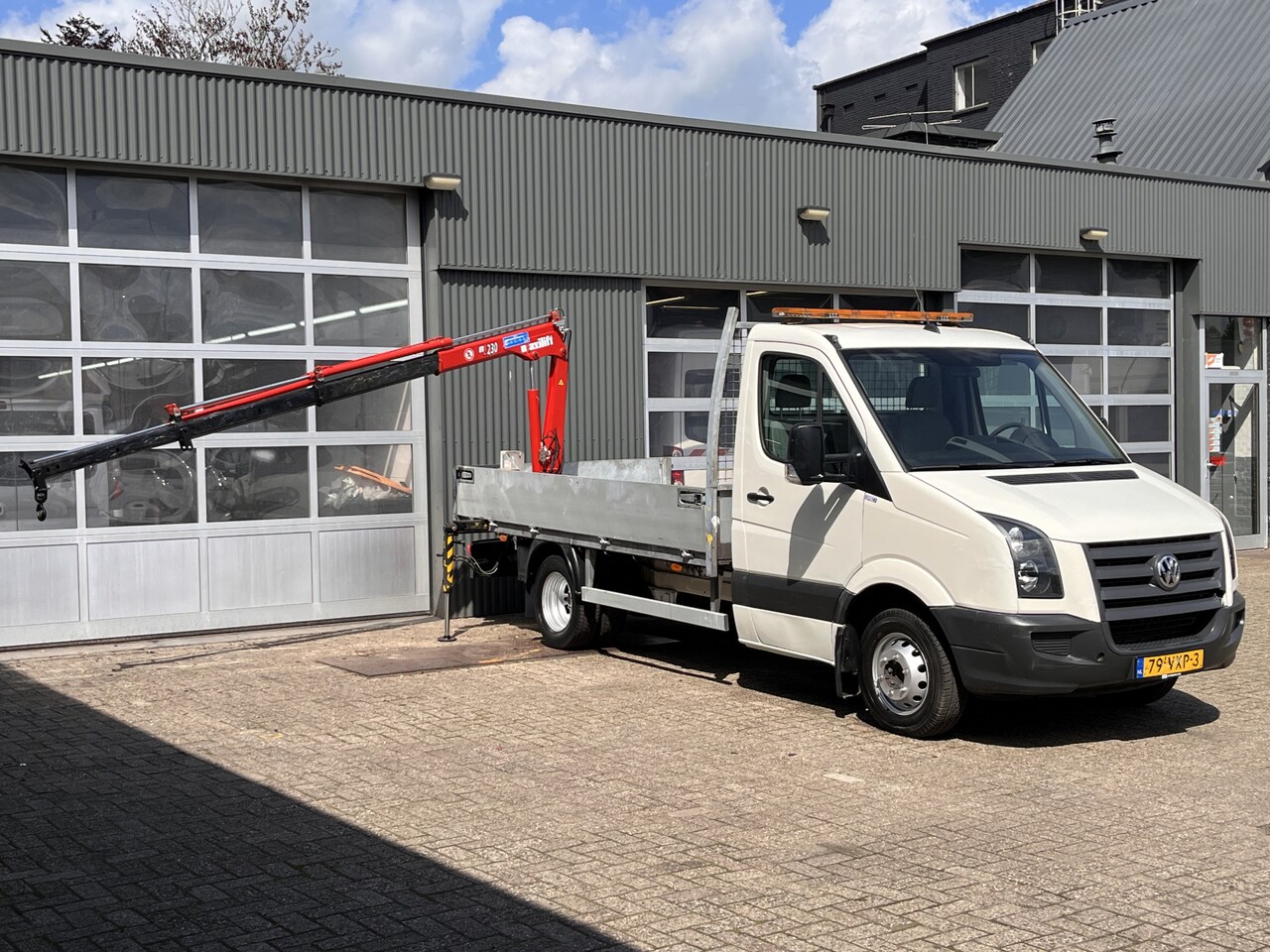 Volkswagen Crafter - 50 2.5 TDI Laadkraan Airco Trekhaak 3436kg trekgewicht Pick-up Openlaadbak 1e eigenaar Eur - AutoWereld.nl