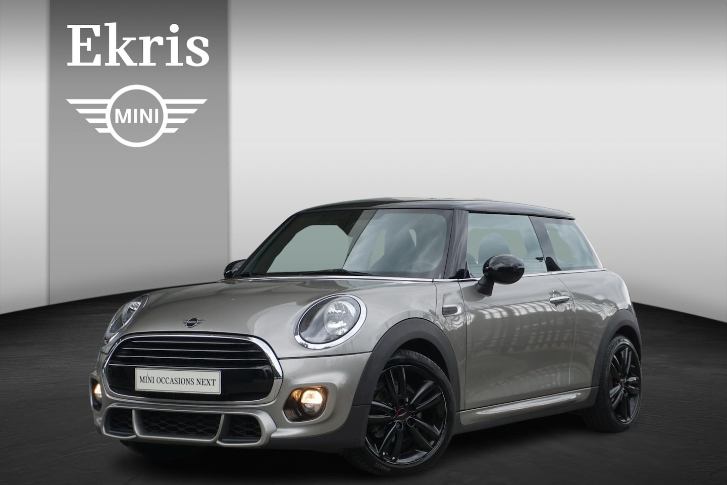 MINI Cooper - 3-deurs Automaat l John Cooper Works Trim Pakket l 17" l Navigatie l Apple CarPlay - AutoWereld.nl