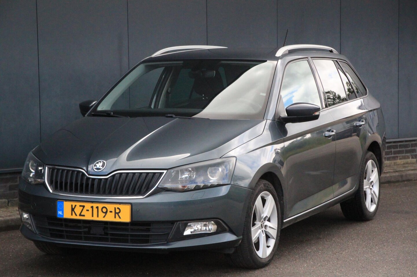 Skoda Fabia Combi - 1.4 TDI Style Business Xenon/Adaptive/Navigatie/Parkeersensor - AutoWereld.nl